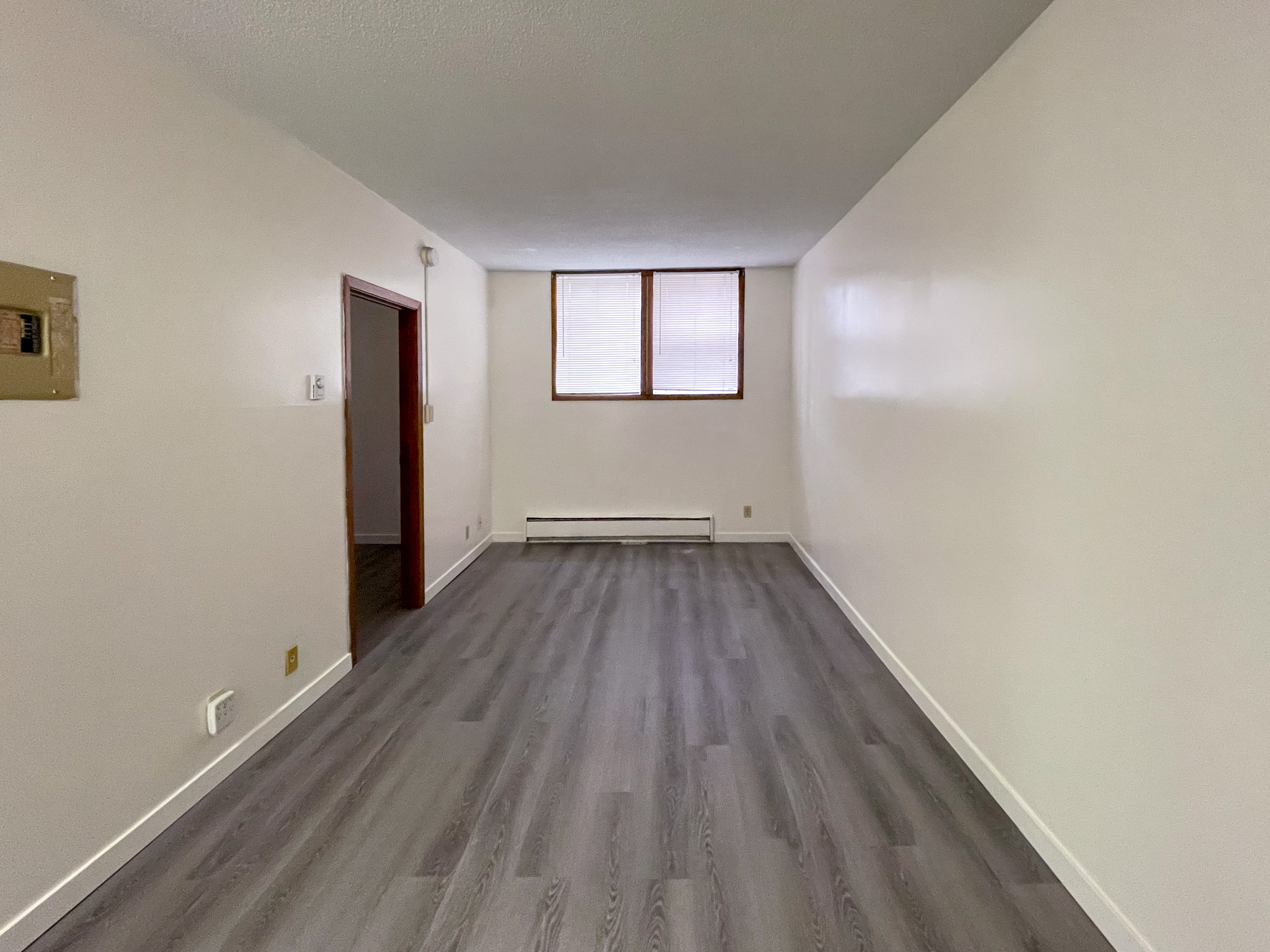 1503 Victoria Ave.-2